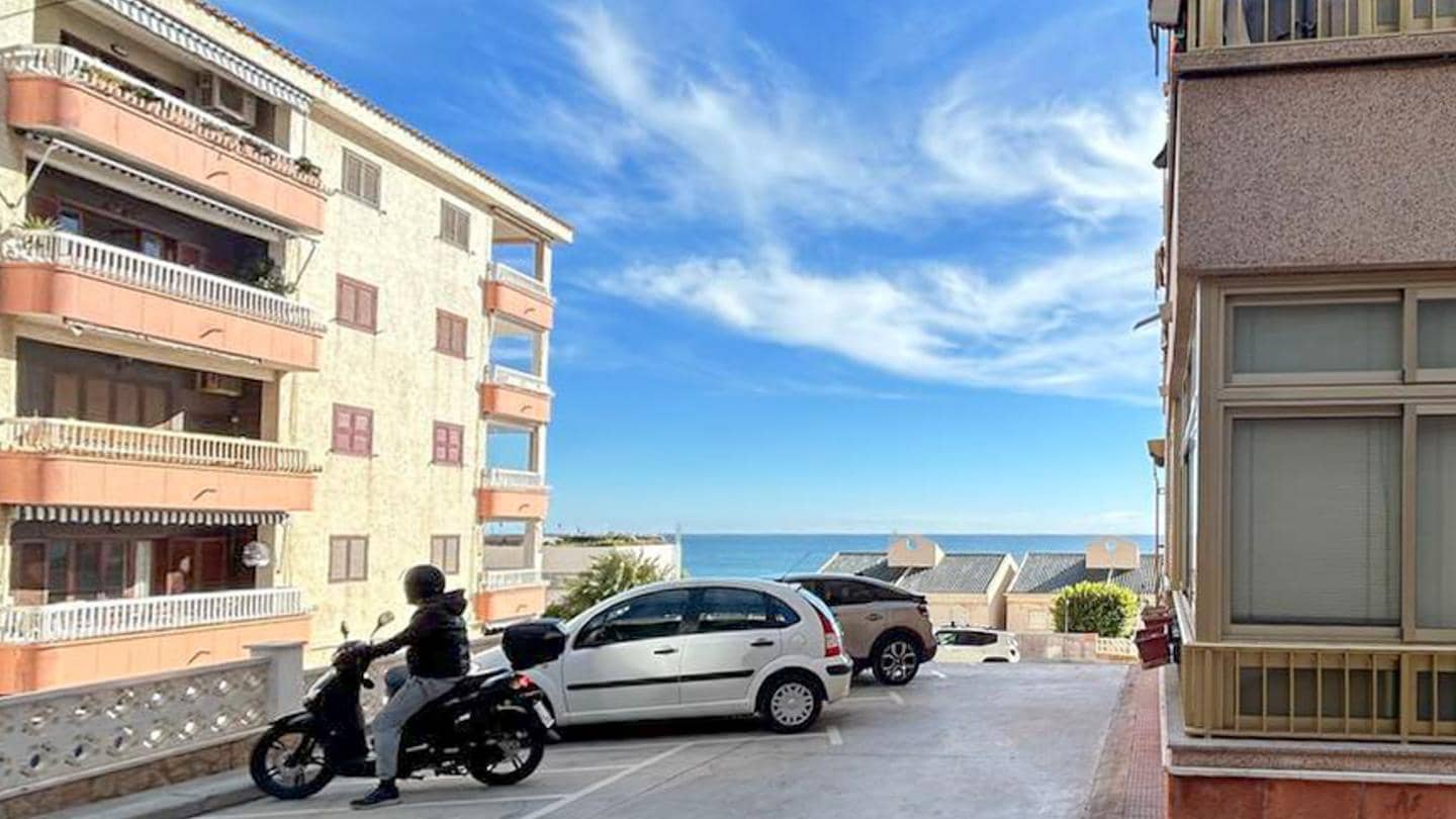 2 bedroom Flat for sale in Santa Pola with garage - € 239,000 (Ref: 9417781)