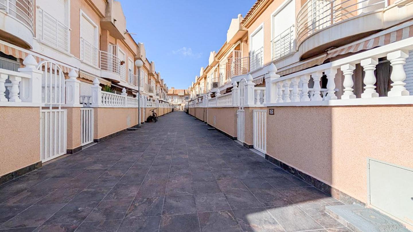 3 bedroom Villa for sale in Santa Pola with pool - € 180,000 (Ref: 9432548)