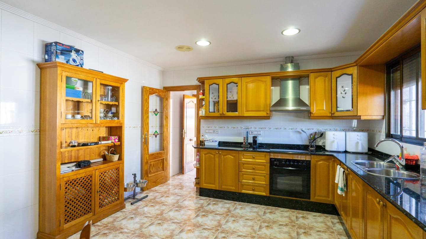 4 bedroom Villa for sale in Crevillente / Crevillent with pool - € 450,000 (Ref: 9491659)
