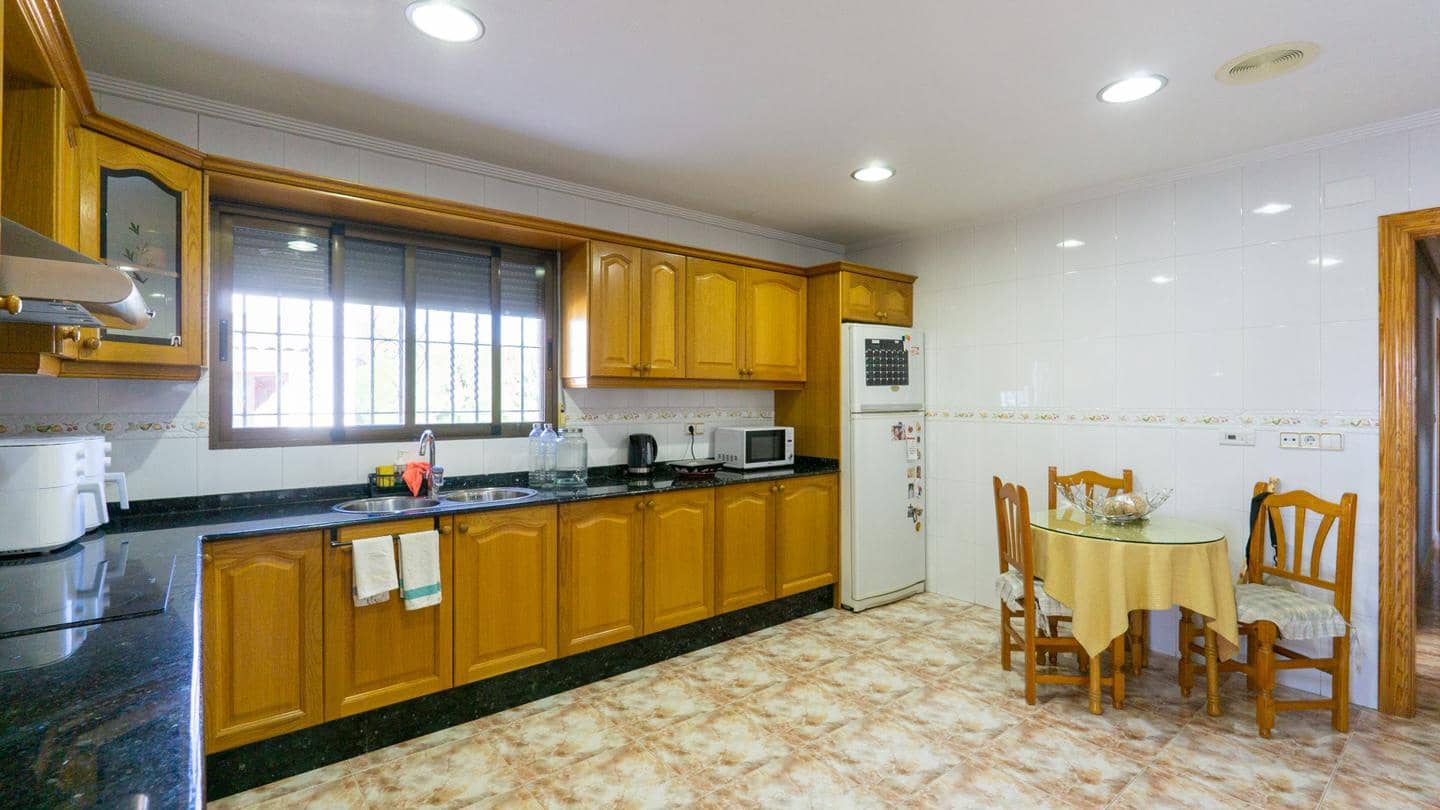 4 bedroom Villa for sale in Crevillente / Crevillent with pool - € 450,000 (Ref: 9491659)