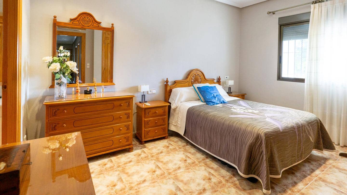 4 bedroom Villa for sale in Crevillente / Crevillent with pool - € 450,000 (Ref: 9491659)