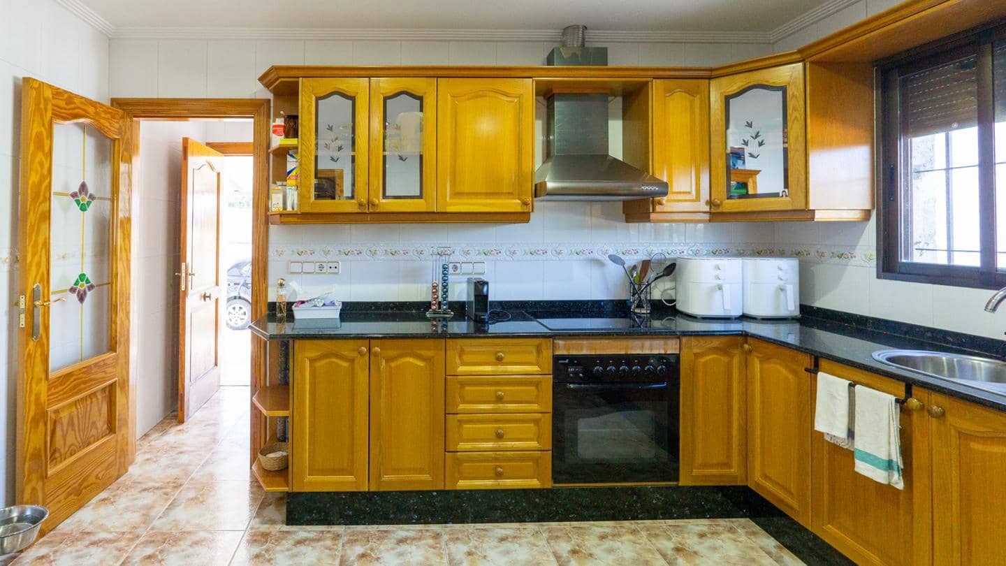 4 bedroom Villa for sale in Crevillente / Crevillent with pool - € 450,000 (Ref: 9491659)