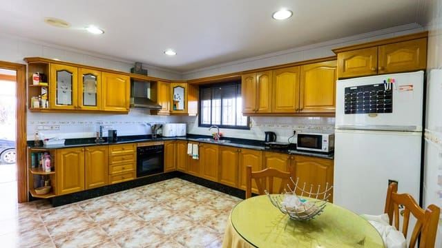 4 bedroom Villa for sale in Crevillente / Crevillent with pool - € 450,000 (Ref: 9491659)