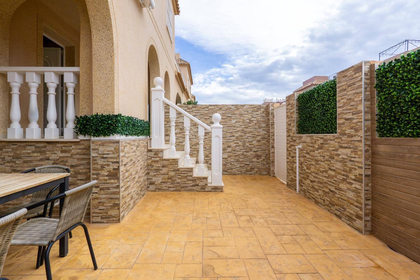 Chalet de 3 habitaciones en Gran Alacant en venta con piscina - 319.000 € (Ref: 9542028)