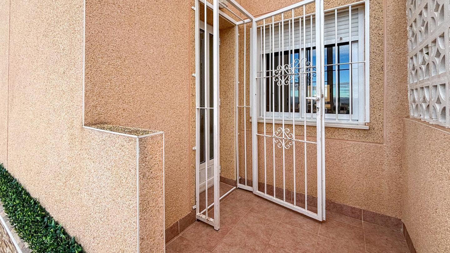 Chalet de 3 habitaciones en Gran Alacant en venta con piscina - 319.000 € (Ref: 9542028)