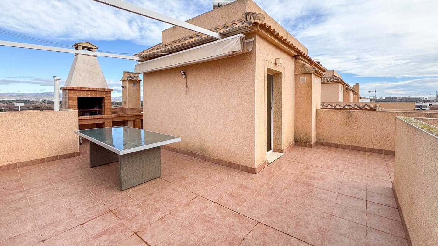 Chalet de 3 habitaciones en Gran Alacant en venta con piscina - 319.000 € (Ref: 9542028)