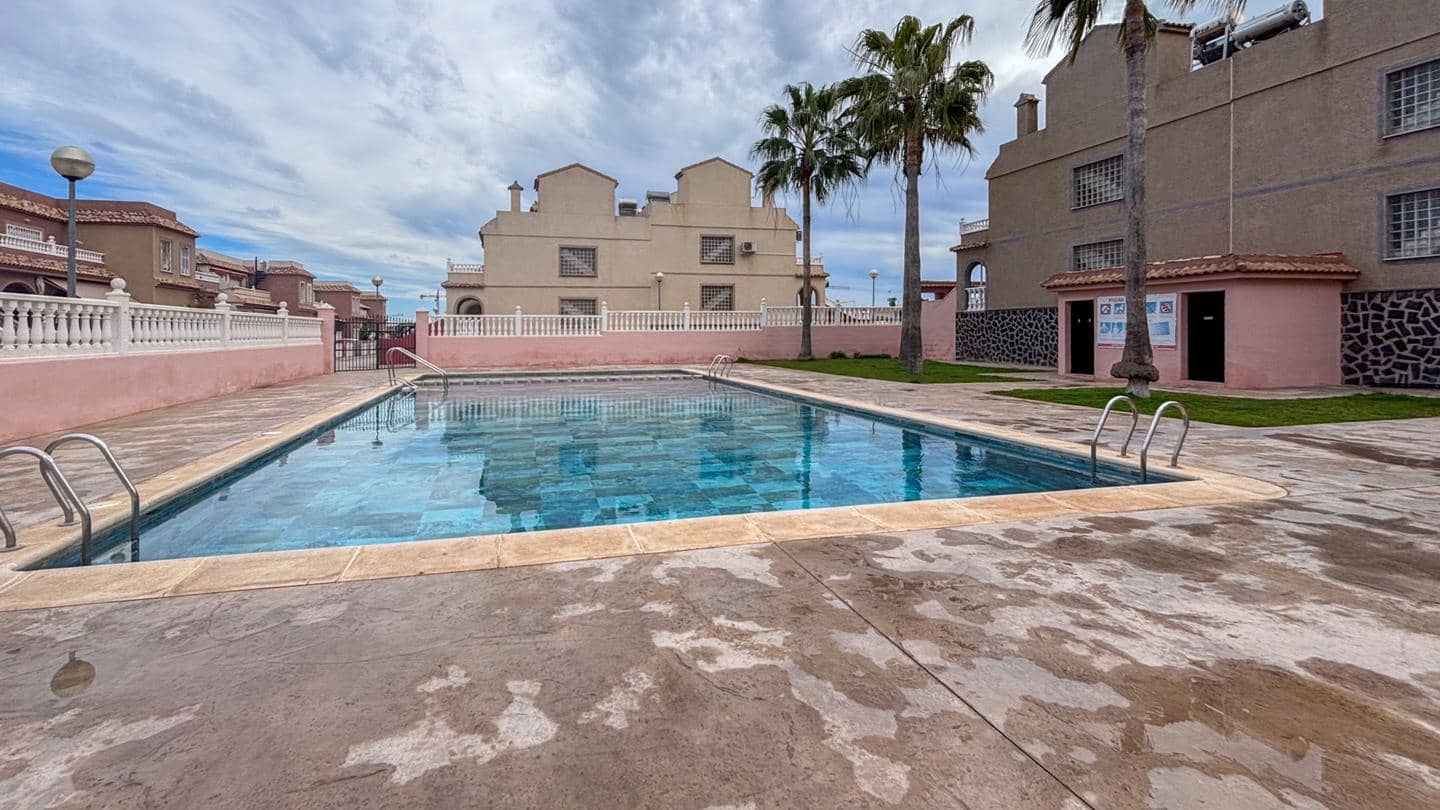 Chalet de 3 habitaciones en Gran Alacant en venta con piscina - 319.000 € (Ref: 9542028)