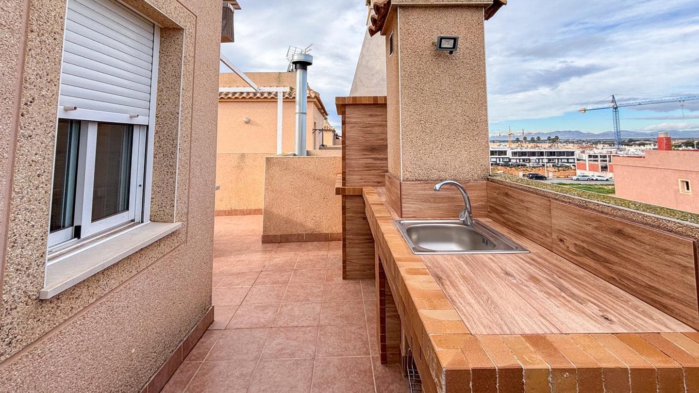 Chalet de 3 habitaciones en Gran Alacant en venta con piscina - 319.000 € (Ref: 9542028)