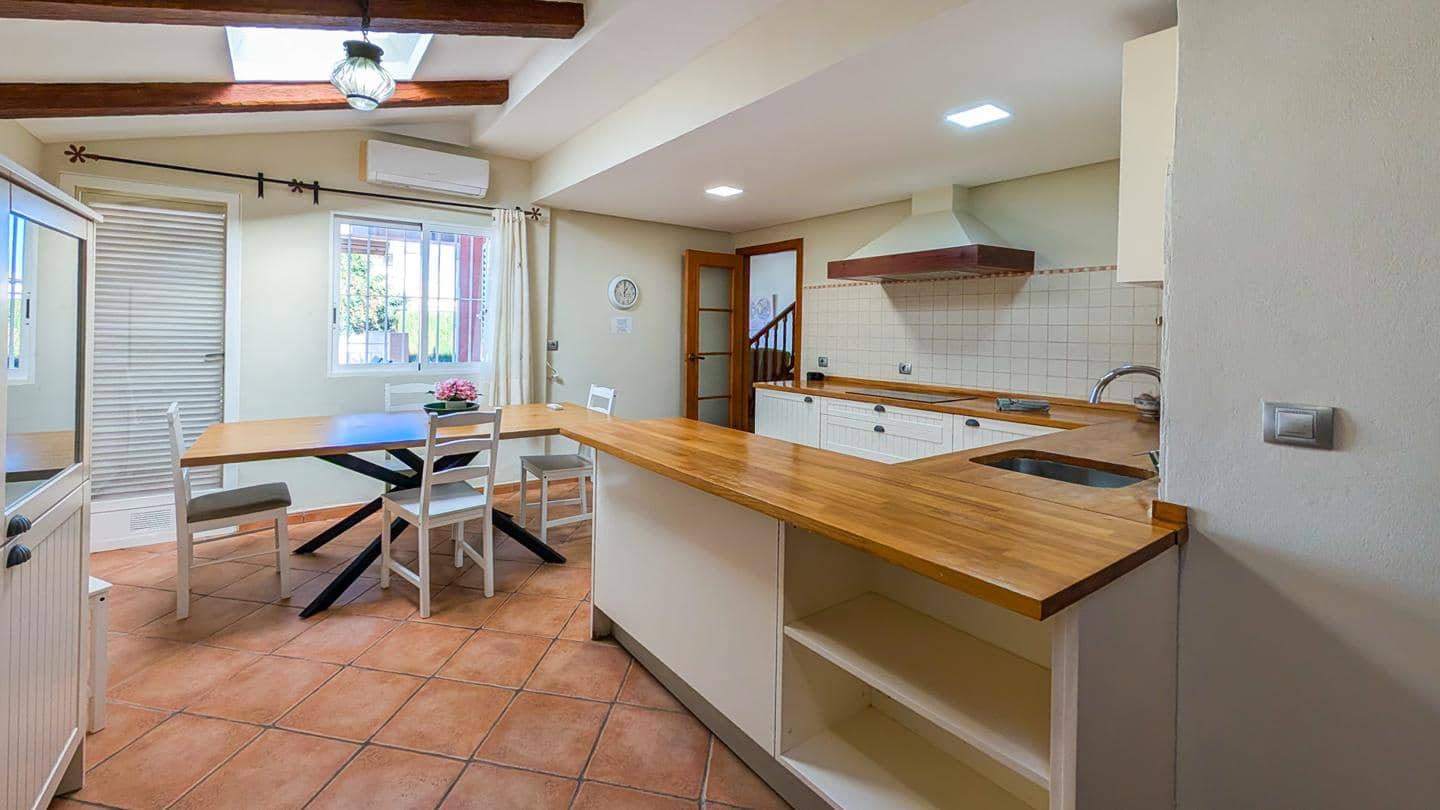 3 makuuhuone Huvila myytävänä paikassa Gran Alacant mukana uima-altaan 
autotalli - 375 000 € (Ref: 9587975)