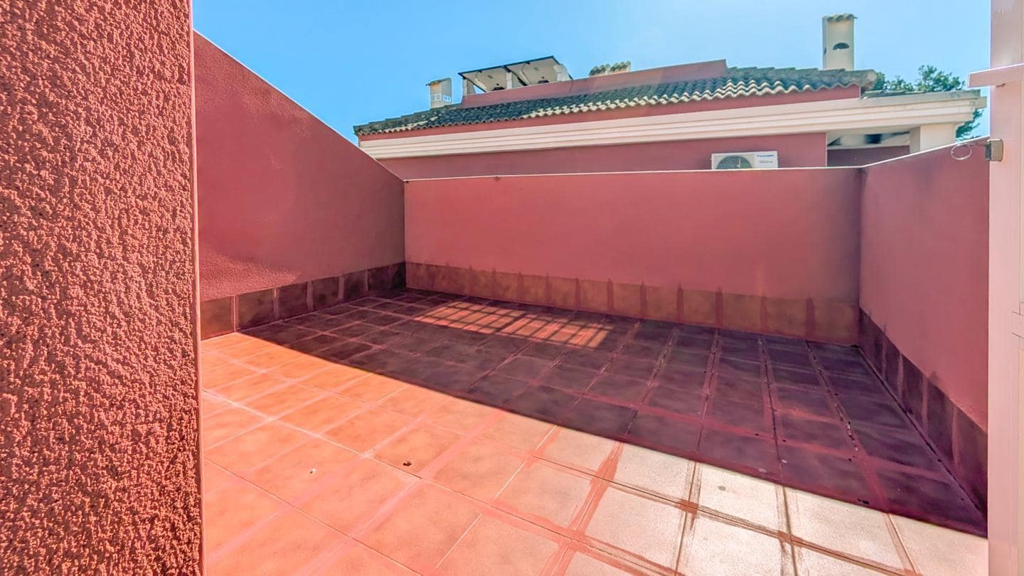 3 makuuhuone Huvila myytävänä paikassa Gran Alacant mukana uima-altaan 
autotalli - 375 000 € (Ref: 9587975)