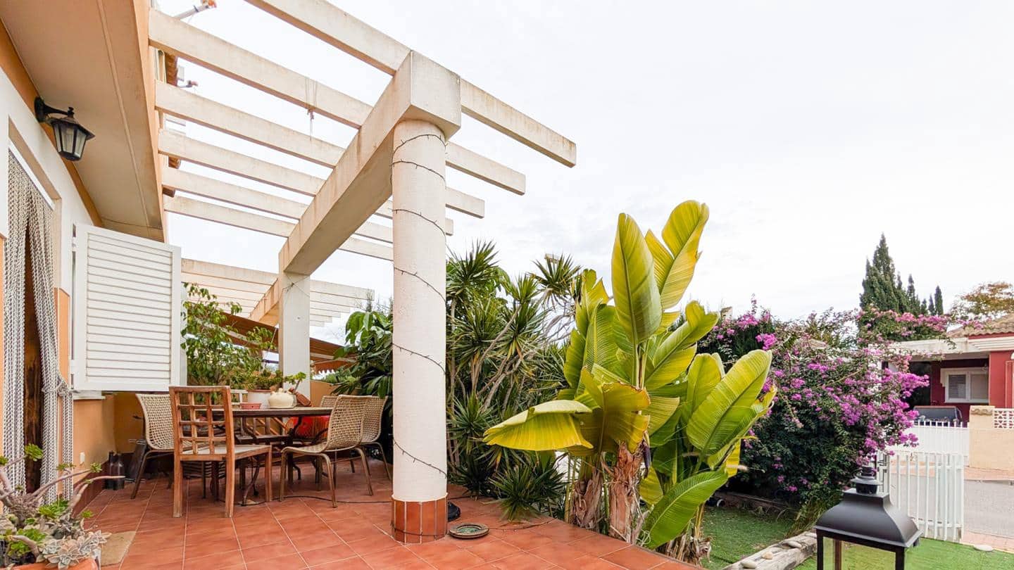 3 bedroom Villa for sale in Gran Alacant with pool - € 345,000 (Ref: 9616917)