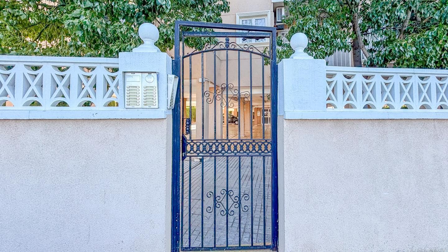 1 slaapkamer Flat te koop in Santa Pola met zwembad garage - € 129.900 (Ref: 9652388)