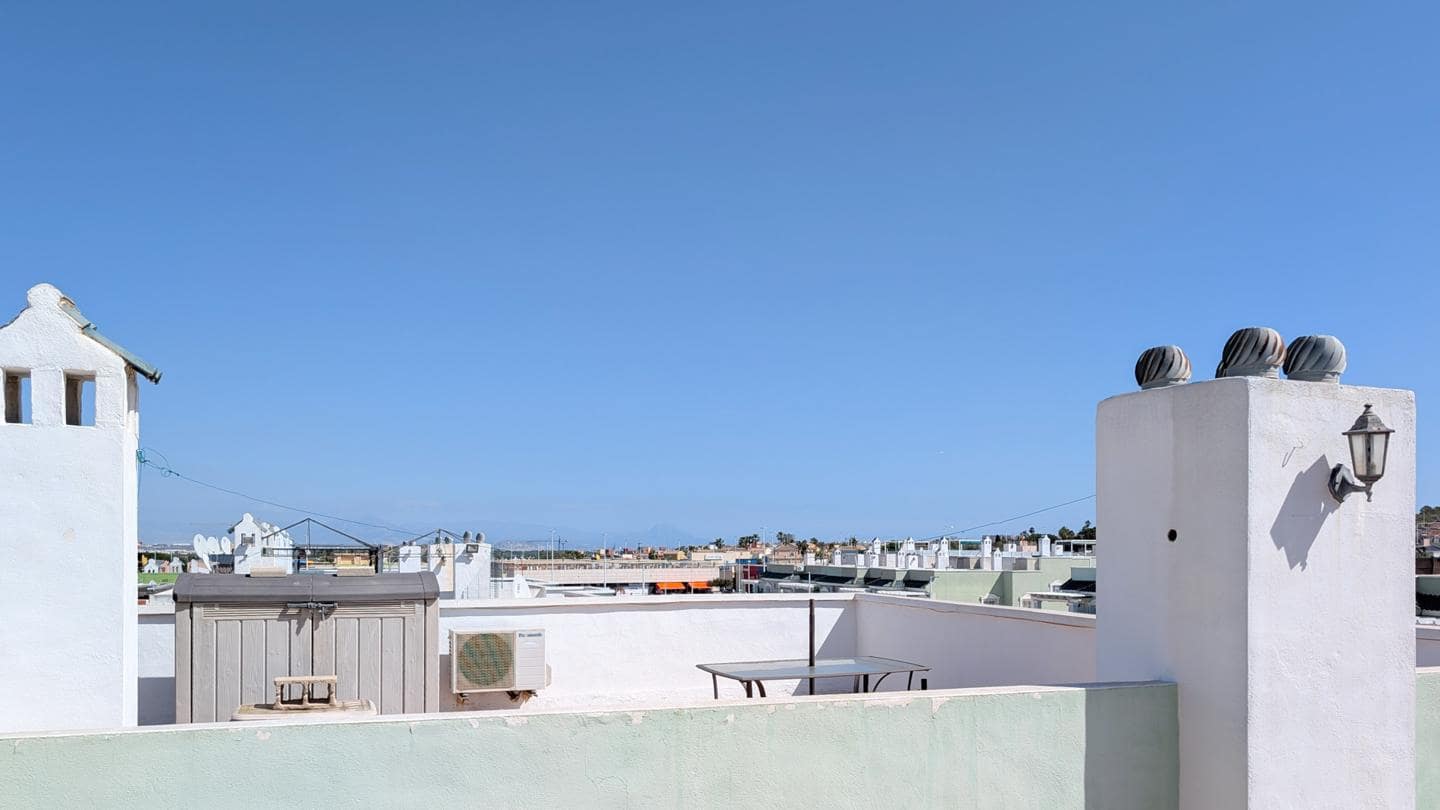 2 bedroom Villa for sale in Gran Alacant with pool - € 215,000 (Ref: 9723860)