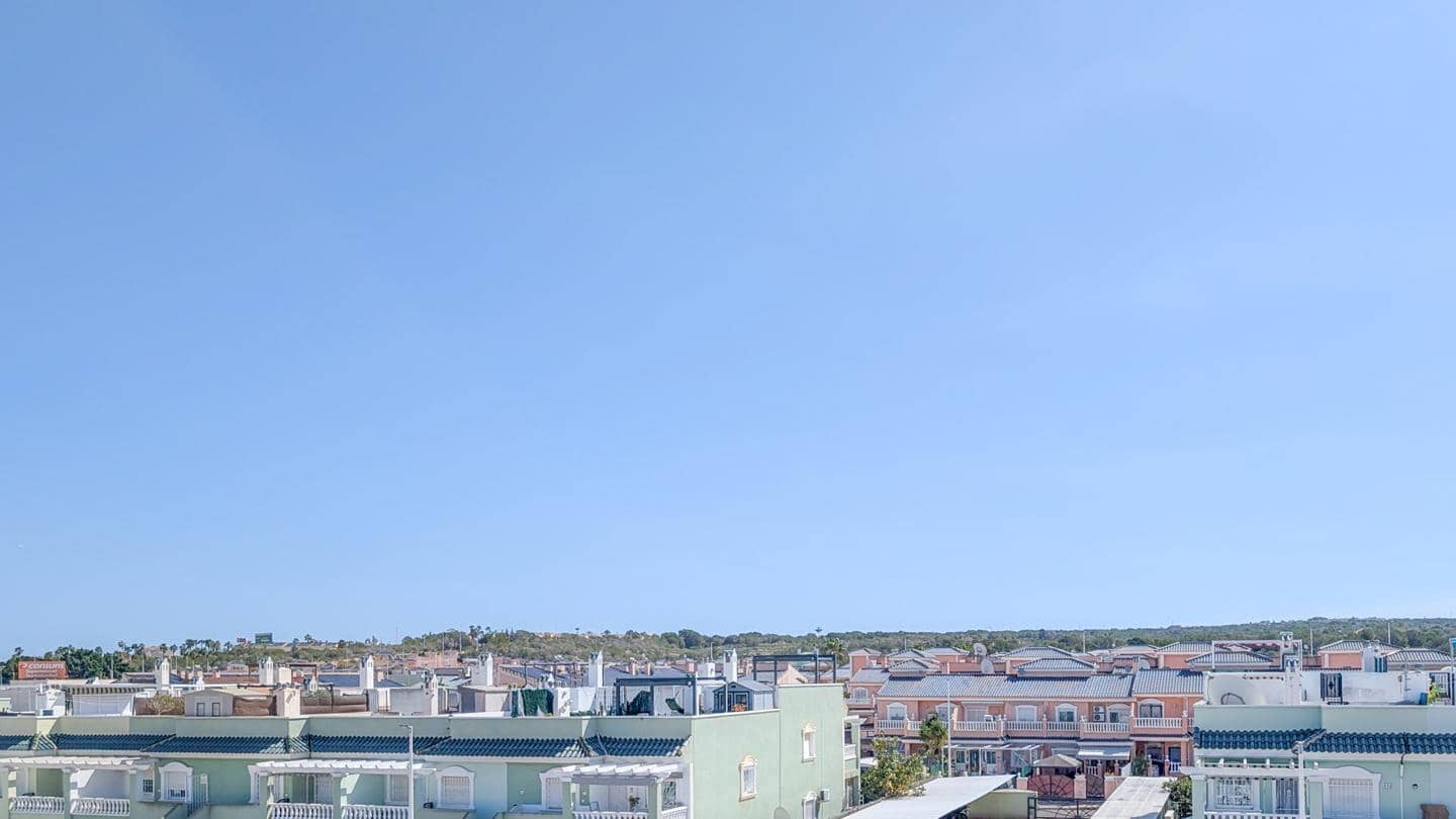 2 bedroom Villa for sale in Gran Alacant with pool - € 215,000 (Ref: 9723860)