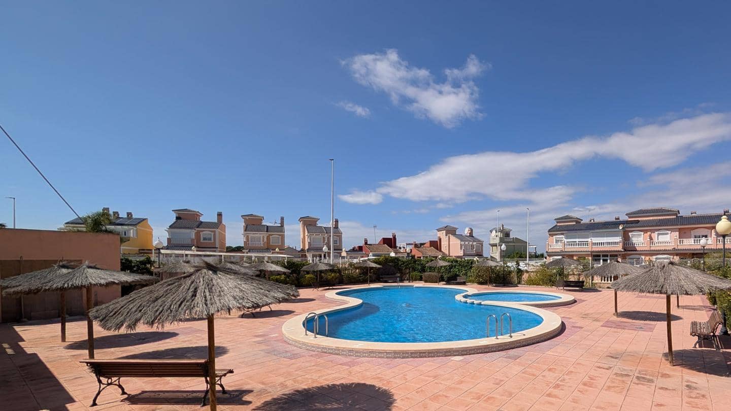2 bedroom Villa for sale in Gran Alacant with pool - € 215,000 (Ref: 9723860)
