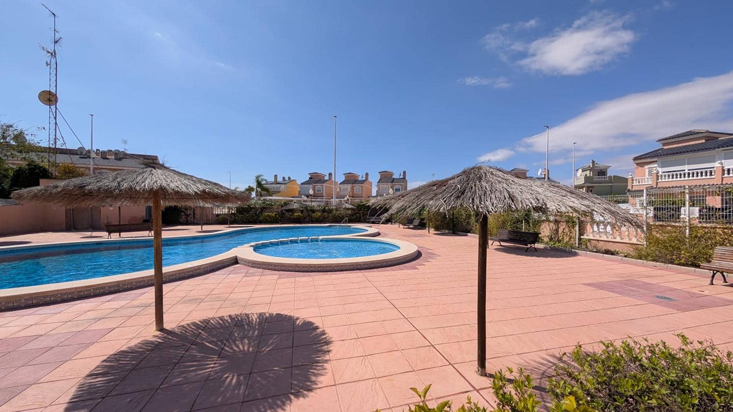 2 bedroom Villa for sale in Gran Alacant with pool - € 215,000 (Ref: 9723860)