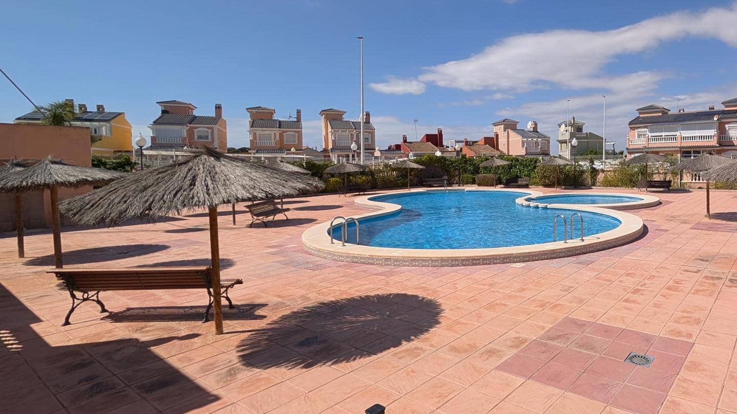 2 bedroom Villa for sale in Gran Alacant with pool - € 215,000 (Ref: 9723860)