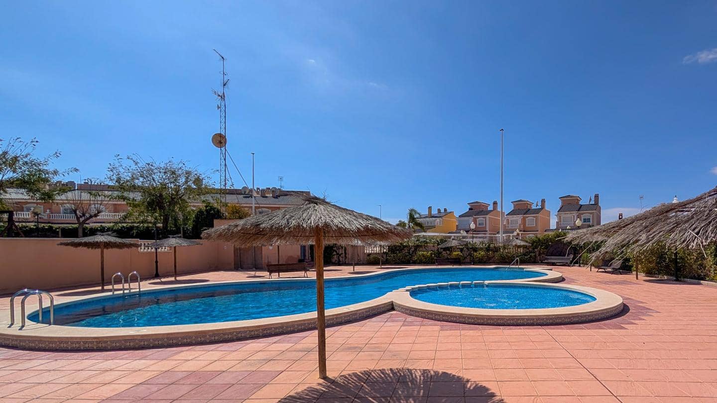 2 bedroom Villa for sale in Gran Alacant with pool - € 215,000 (Ref: 9723860)