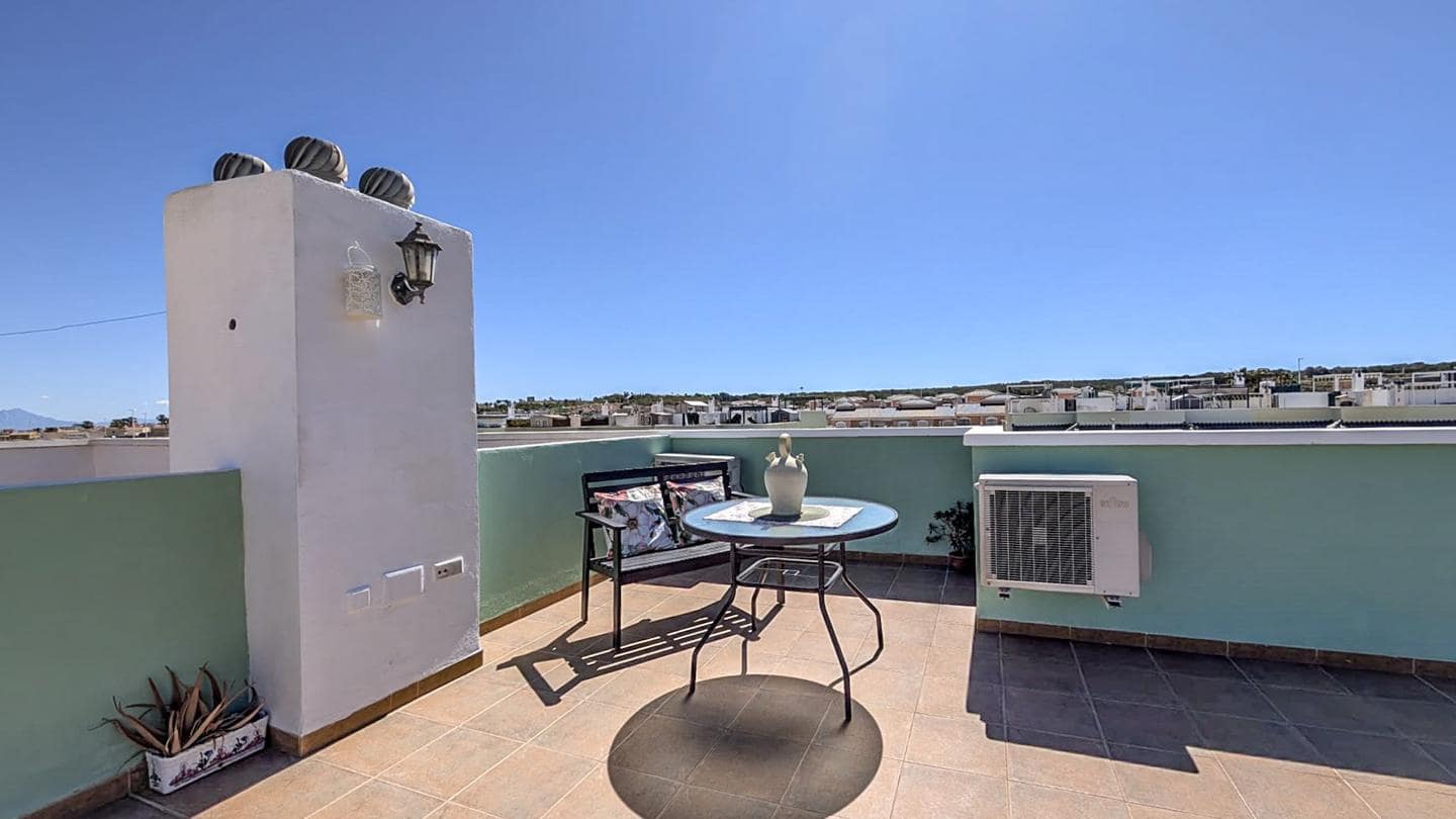 2 bedroom Villa for sale in Gran Alacant with pool garage - € 215,000 (Ref: 9723860)