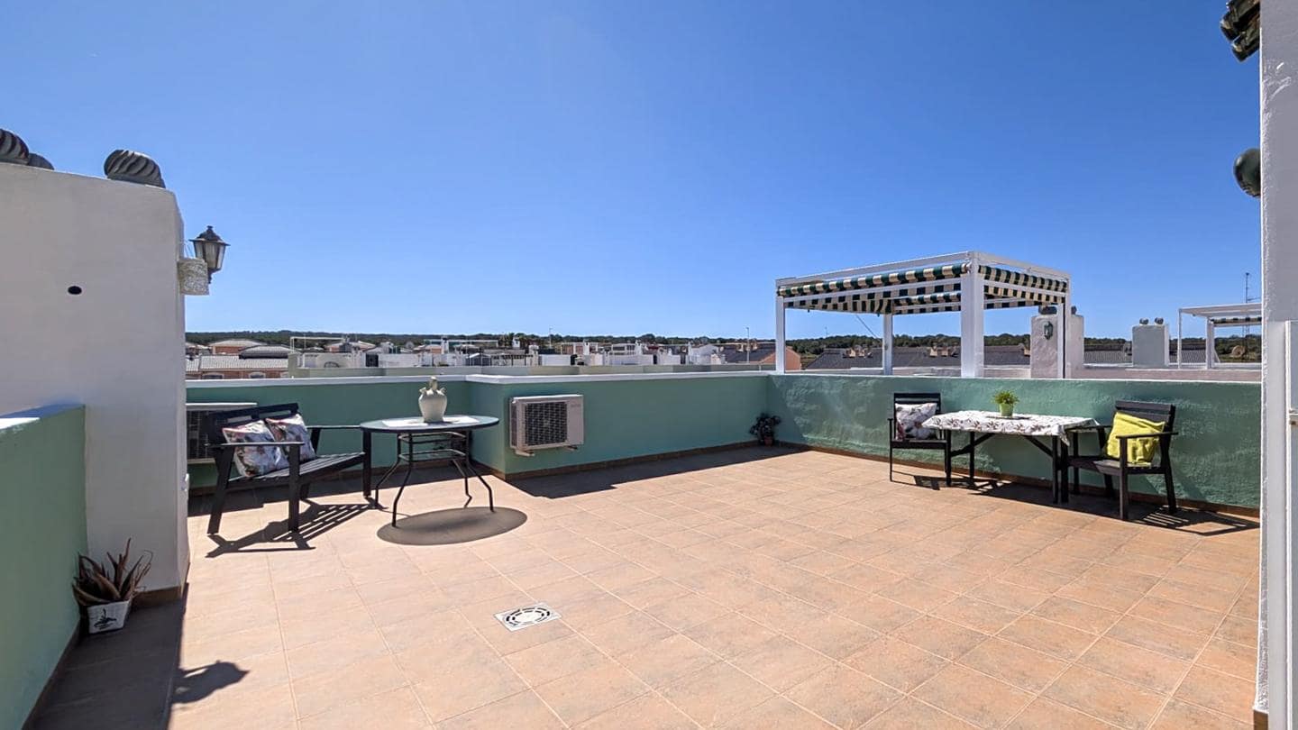 2 bedroom Villa for sale in Gran Alacant with pool garage - € 215,000 (Ref: 9723860)