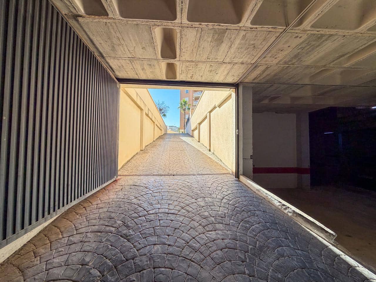 Garage for sale in Guardamar del Segura - € 8,900 (Ref: 9733916)