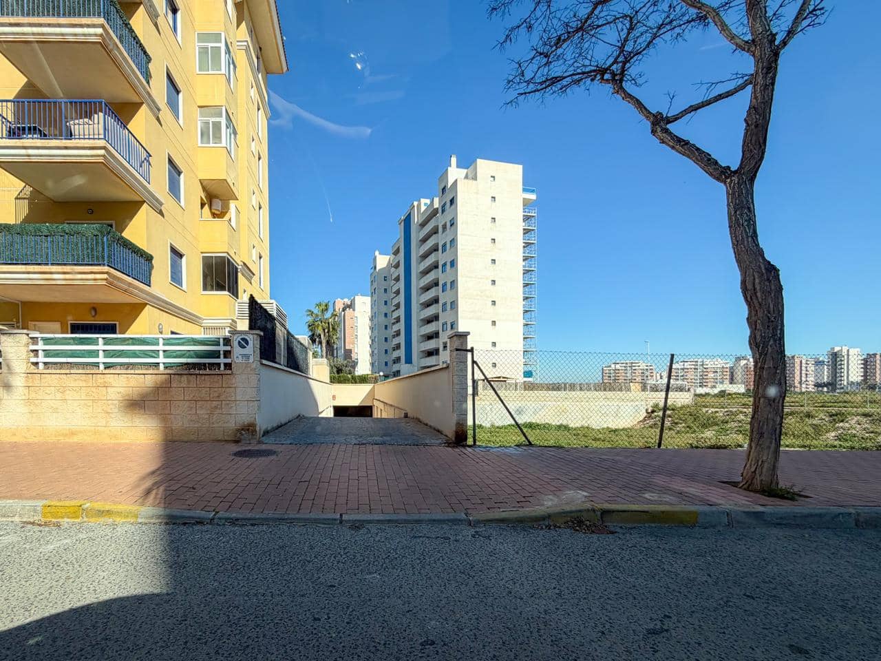 Garage for sale in Guardamar del Segura - € 8,900 (Ref: 9733916)