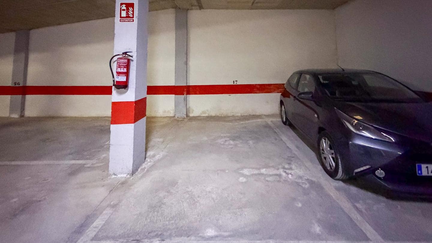 Garage for sale in Guardamar del Segura - € 8,900 (Ref: 9733916)