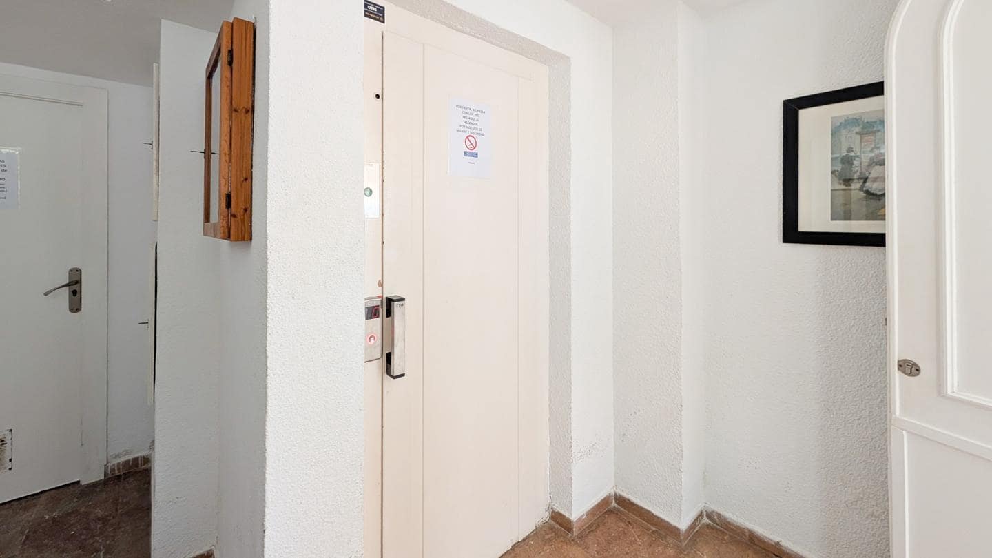 2 bedroom Flat for sale in Santa Pola with garage - € 320,000 (Ref: 9739263)