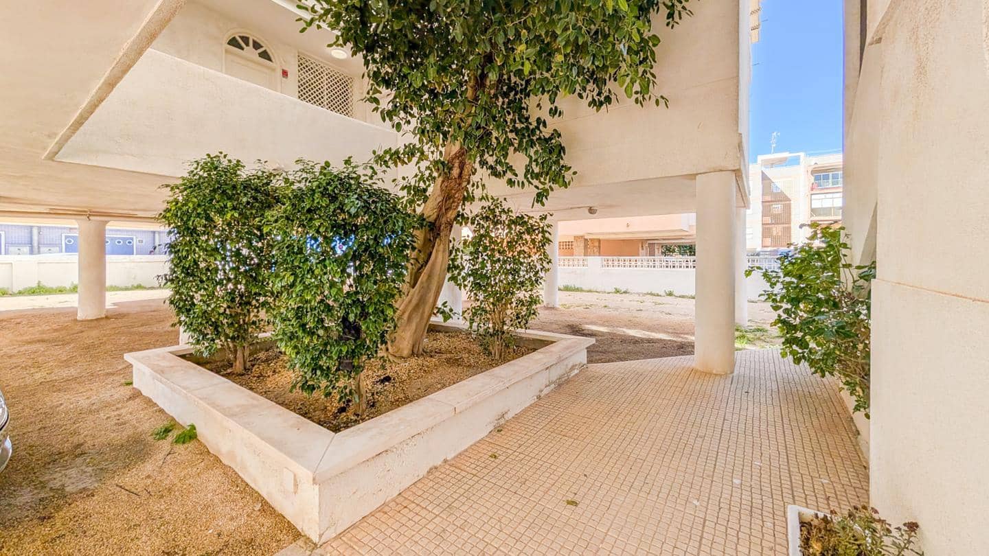 2 bedroom Flat for sale in Santa Pola with garage - € 320,000 (Ref: 9739263)