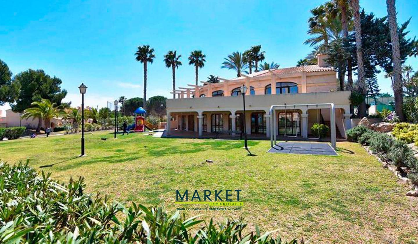 4 soveværelse Villa til salg i Gran Alacant med swimmingpool garage - € 379.000 (Ref: 9789766)