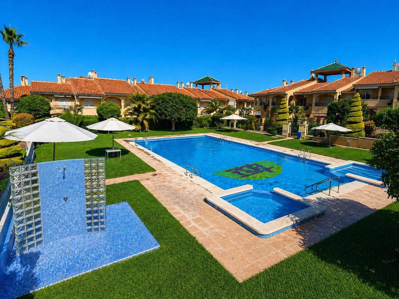 2 bedroom Villa for sale in Gran Alacant with pool - € 259,000 (Ref: 9802956)