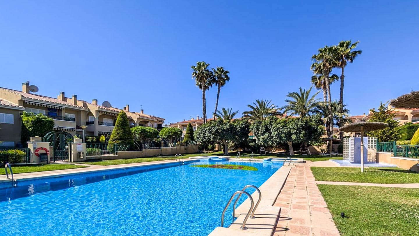 2 bedroom Villa for sale in Gran Alacant with pool - € 259,000 (Ref: 9802956)