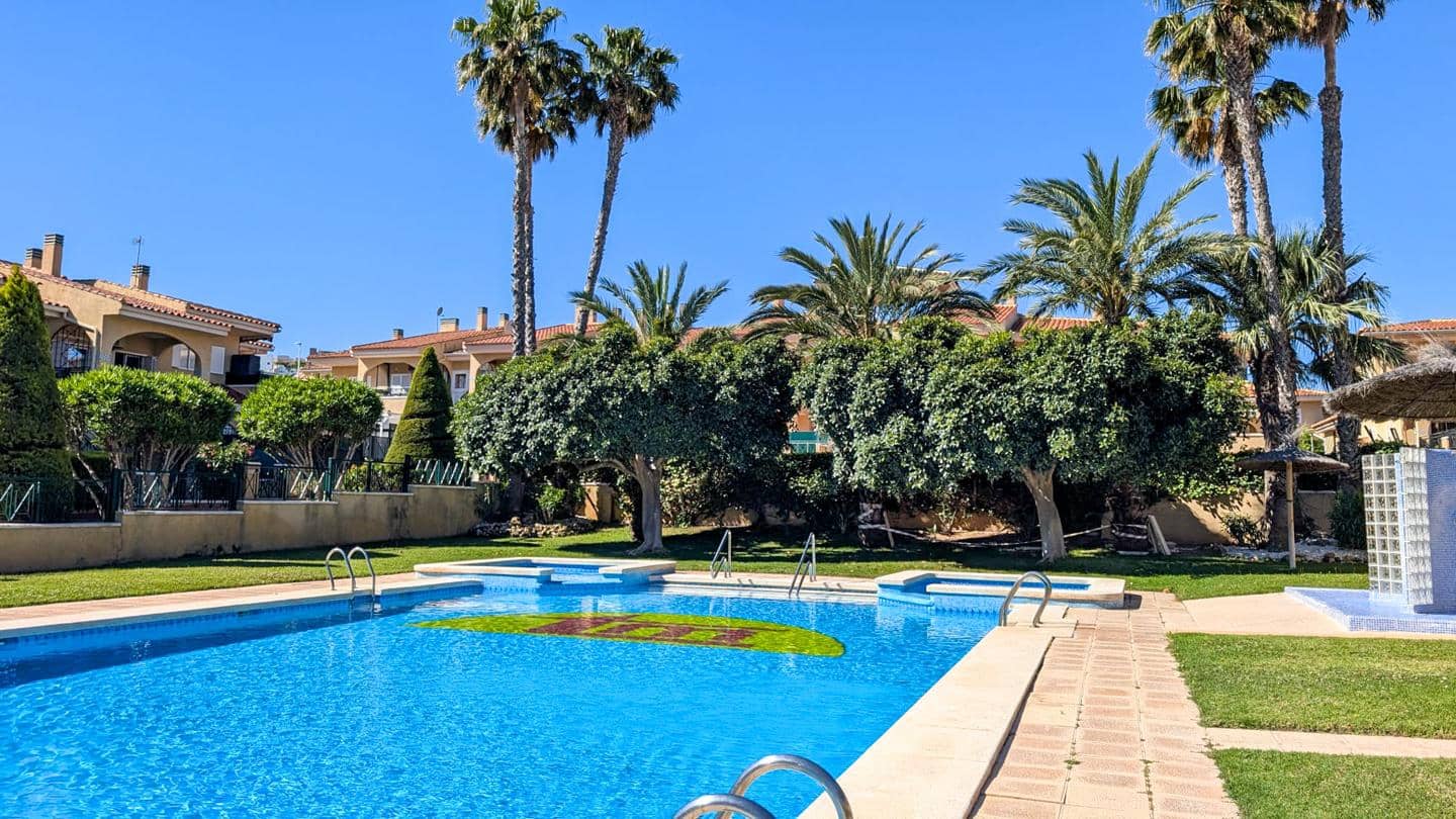 2 bedroom Villa for sale in Gran Alacant with pool - € 259,000 (Ref: 9802956)