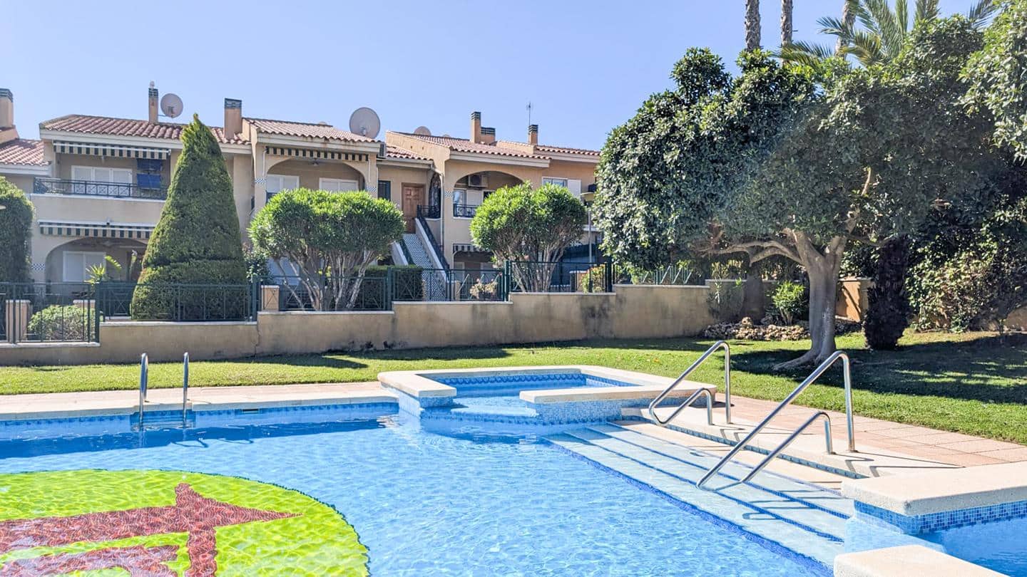 2 bedroom Villa for sale in Gran Alacant with pool - € 259,000 (Ref: 9802956)