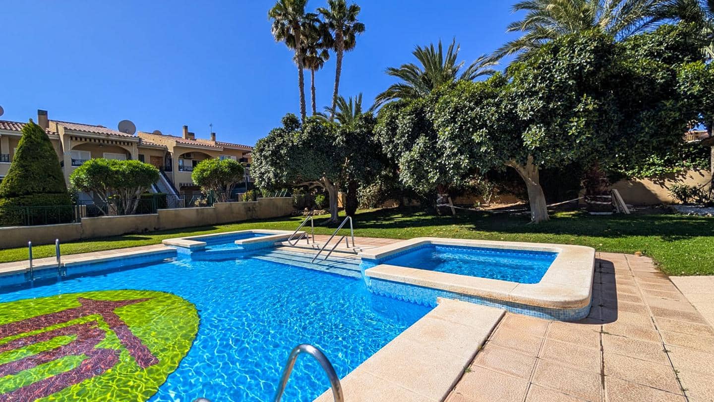 2 bedroom Villa for sale in Gran Alacant with pool - € 259,000 (Ref: 9802956)