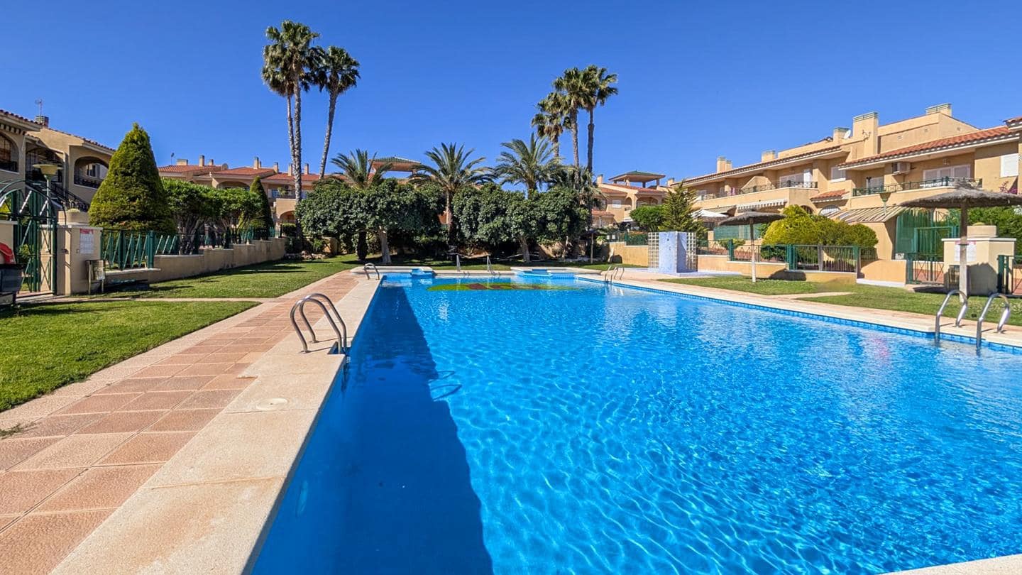 2 bedroom Villa for sale in Gran Alacant with pool - € 259,000 (Ref: 9802956)