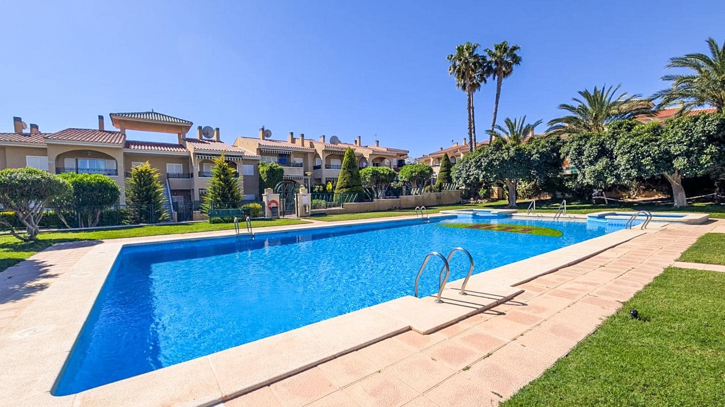 2 bedroom Villa for sale in Gran Alacant with pool - € 259,000 (Ref: 9802956)