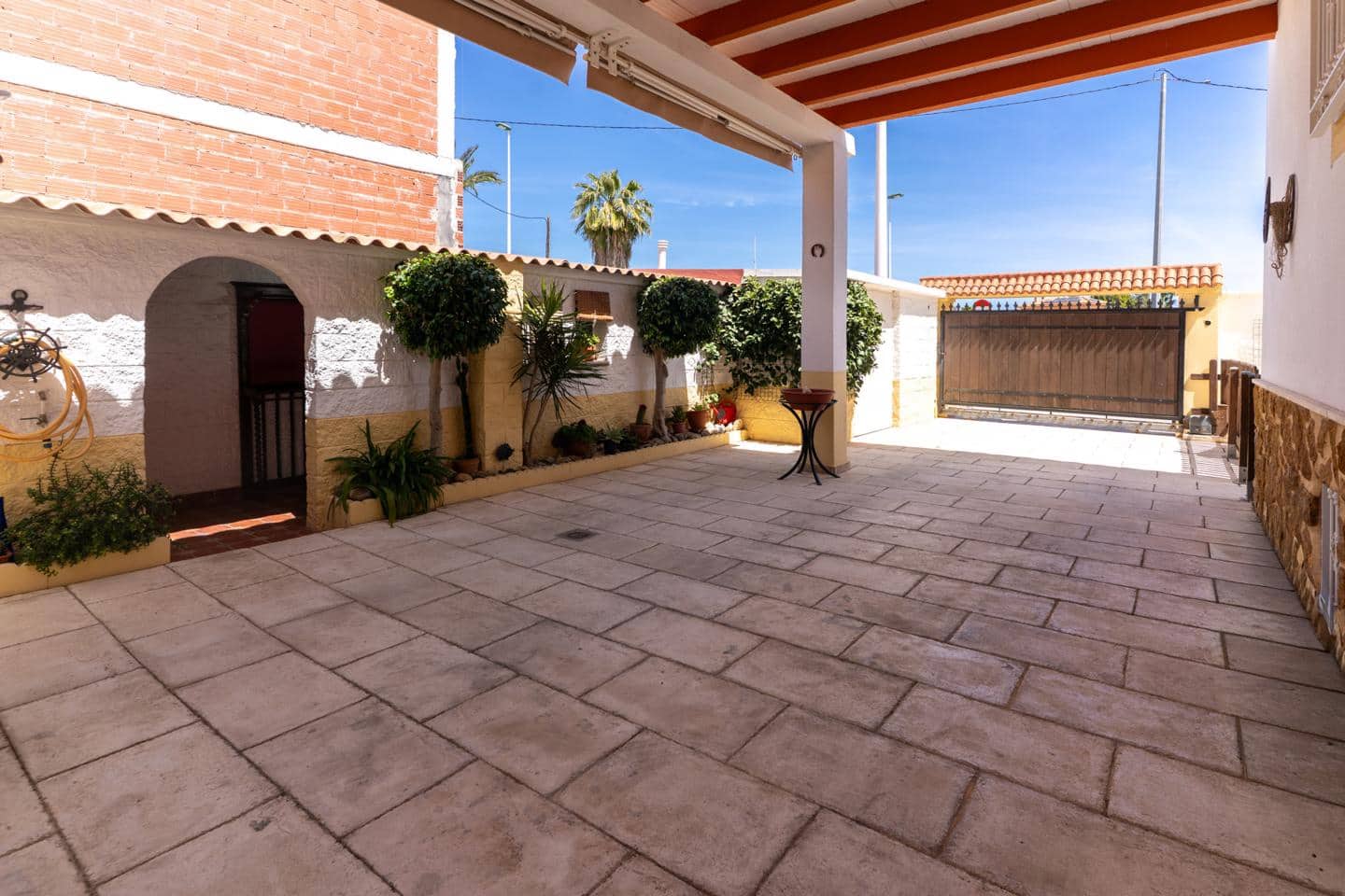 Chalet de 6 habitaciones en Elche / Elx en venta con piscina garaje - 520.000 € (Ref: 9809406)