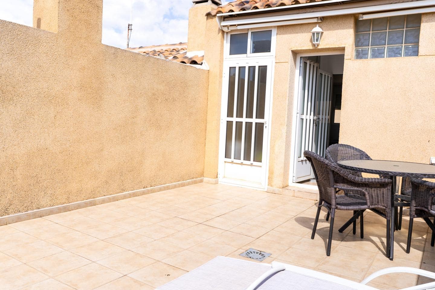3 sypialnia Willa na sprzedaż w Santa Pola z basenem garażem - 319 000 € (Ref: 9824039)