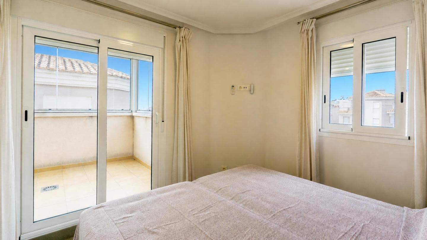 3 sypialnia Willa na sprzedaż w Santa Pola z basenem garażem - 395 000 € (Ref: 9827395)