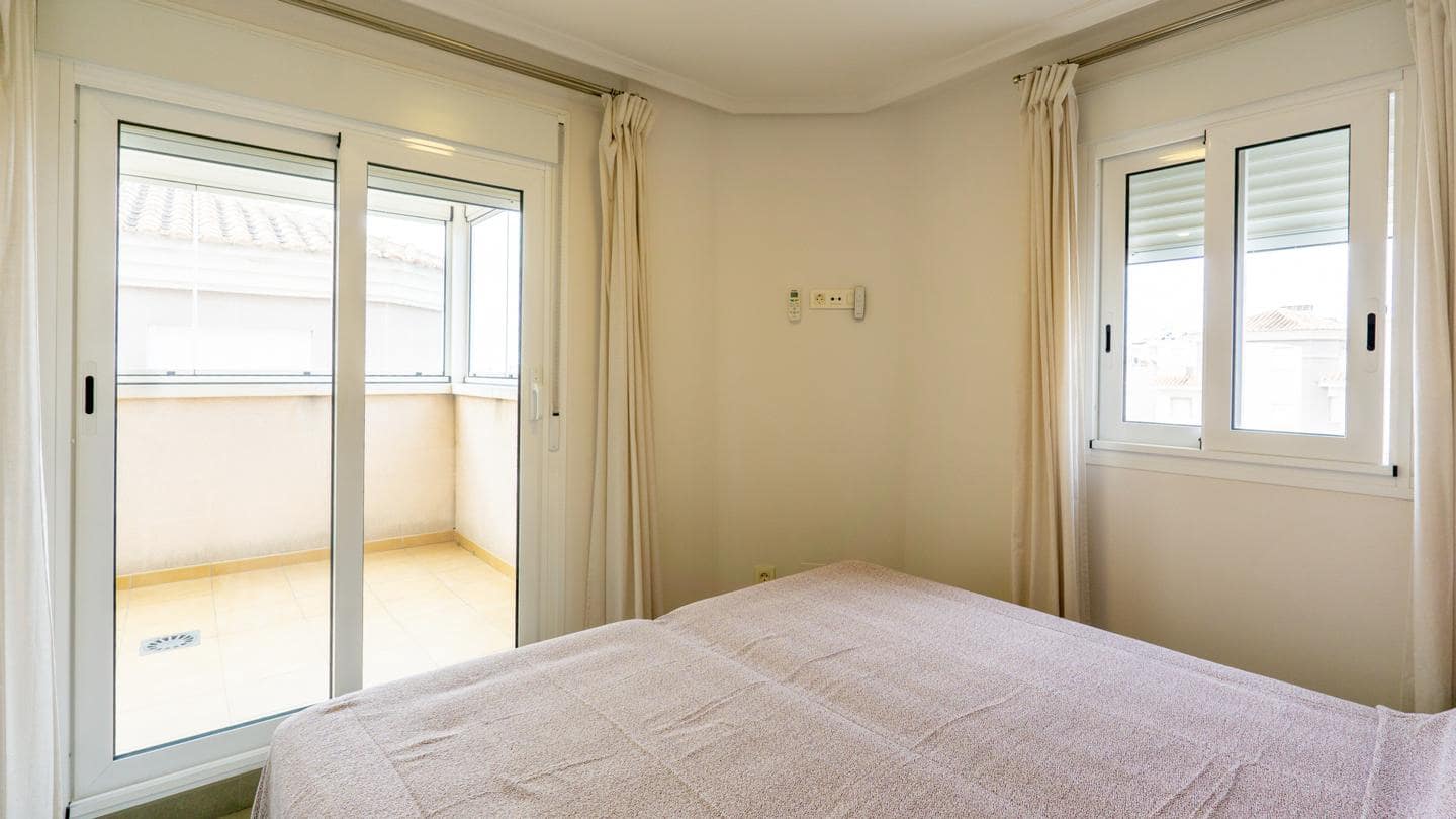 3 sypialnia Willa na sprzedaż w Santa Pola z basenem garażem - 395 000 € (Ref: 9827395)