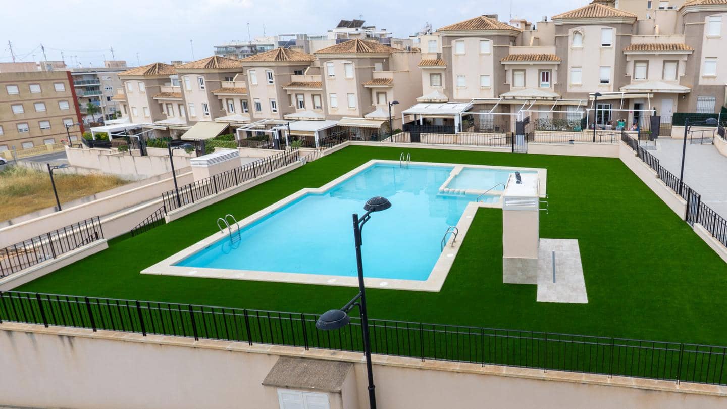3 sypialnia Willa na sprzedaż w Santa Pola z basenem garażem - 395 000 € (Ref: 9827395)
