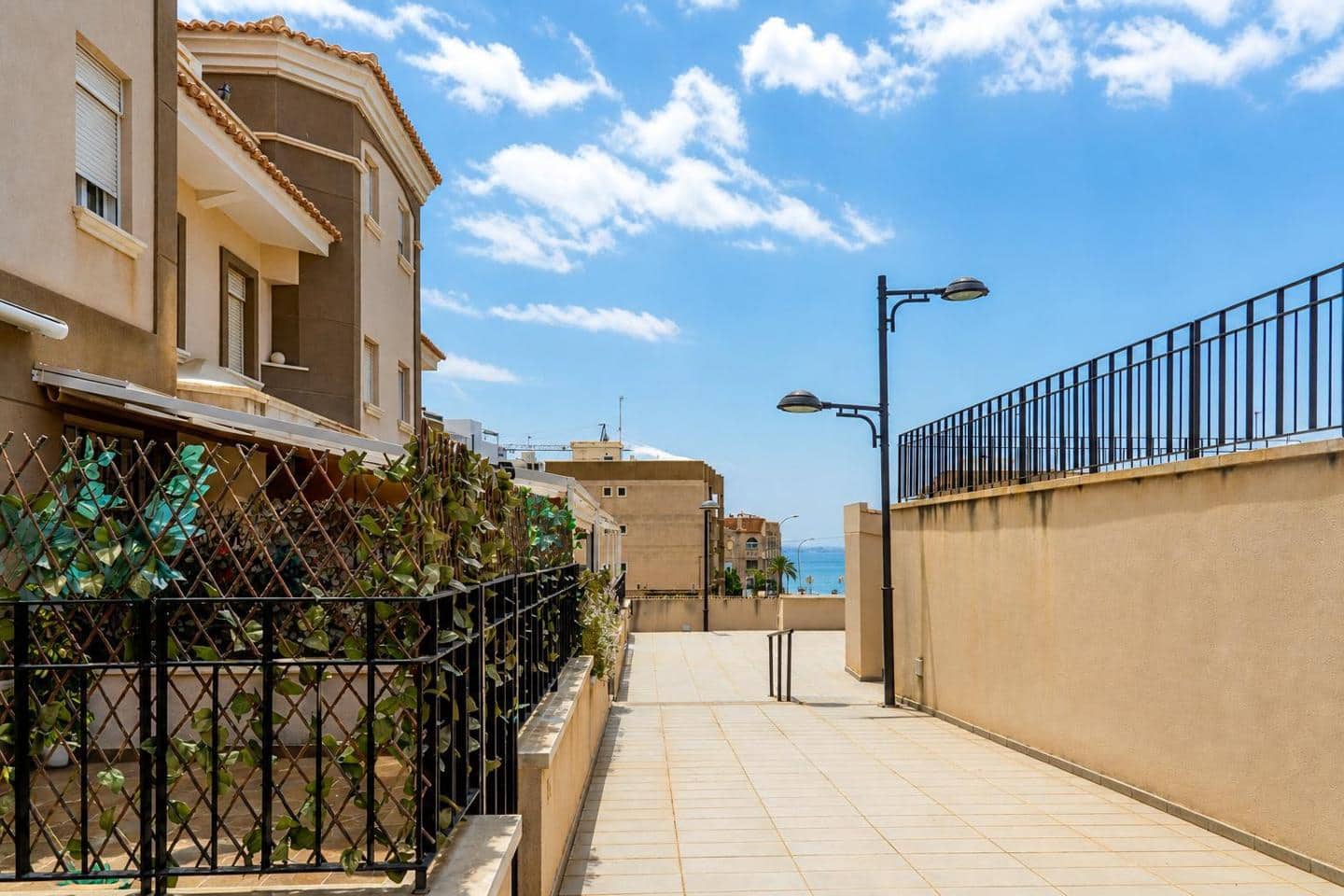 3 sypialnia Willa na sprzedaż w Santa Pola z basenem garażem - 395 000 € (Ref: 9827395)