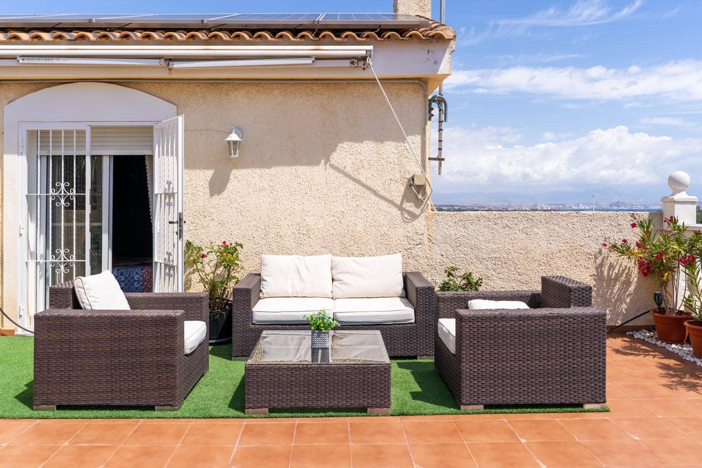 6 bedroom Villa for sale in Gran Alacant with pool - € 550,000 (Ref: 9832311)