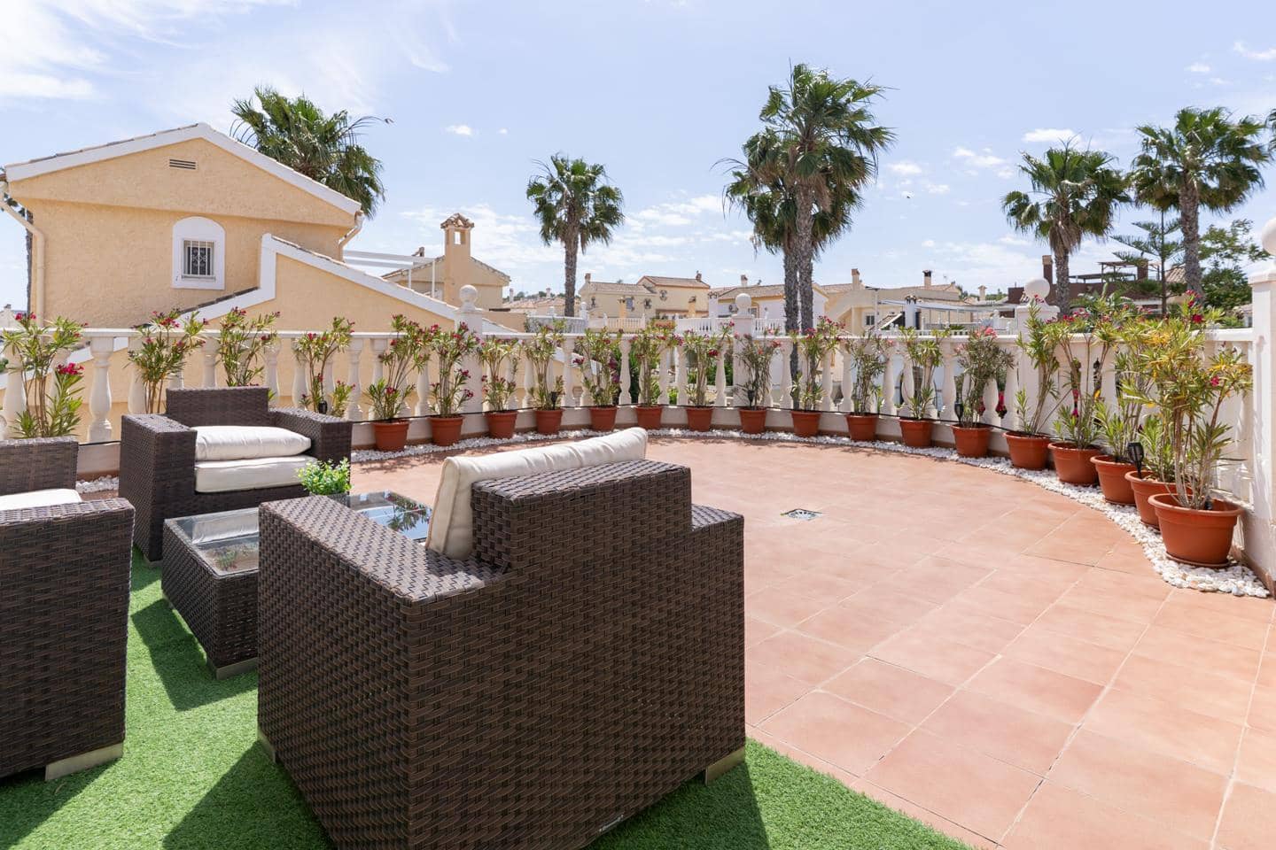 6 bedroom Villa for sale in Gran Alacant with pool - € 550,000 (Ref: 9832311)