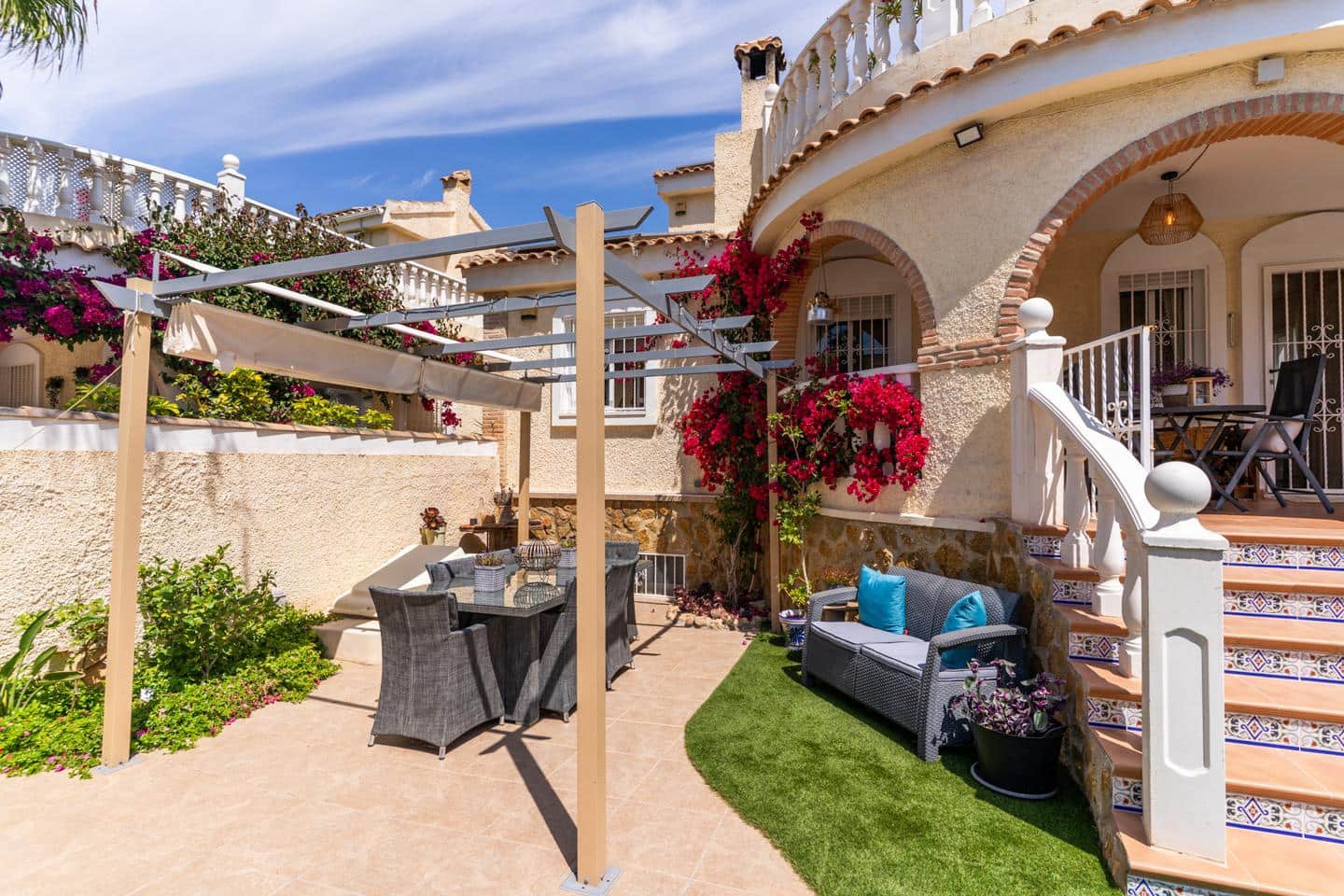 6 bedroom Villa for sale in Gran Alacant with pool - € 550,000 (Ref: 9832311)