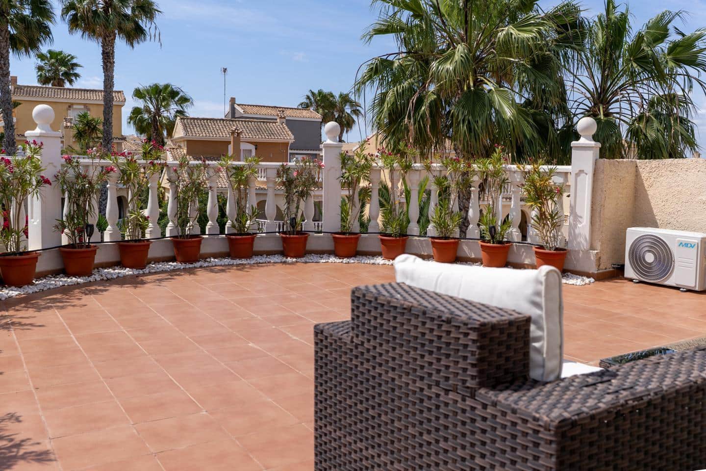 6 bedroom Villa for sale in Gran Alacant with pool - € 550,000 (Ref: 9832311)