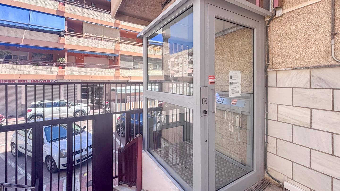 Piso de 2 habitaciones en Santa Pola en venta - 169.000 € (Ref: 9865943)