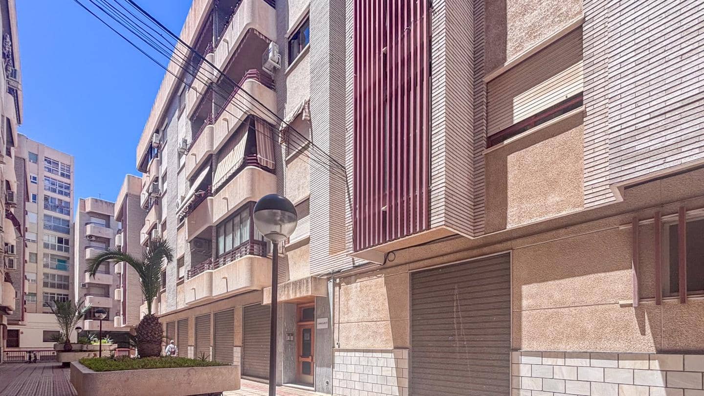 Piso de 2 habitaciones en Santa Pola en venta - 169.000 € (Ref: 9865943)