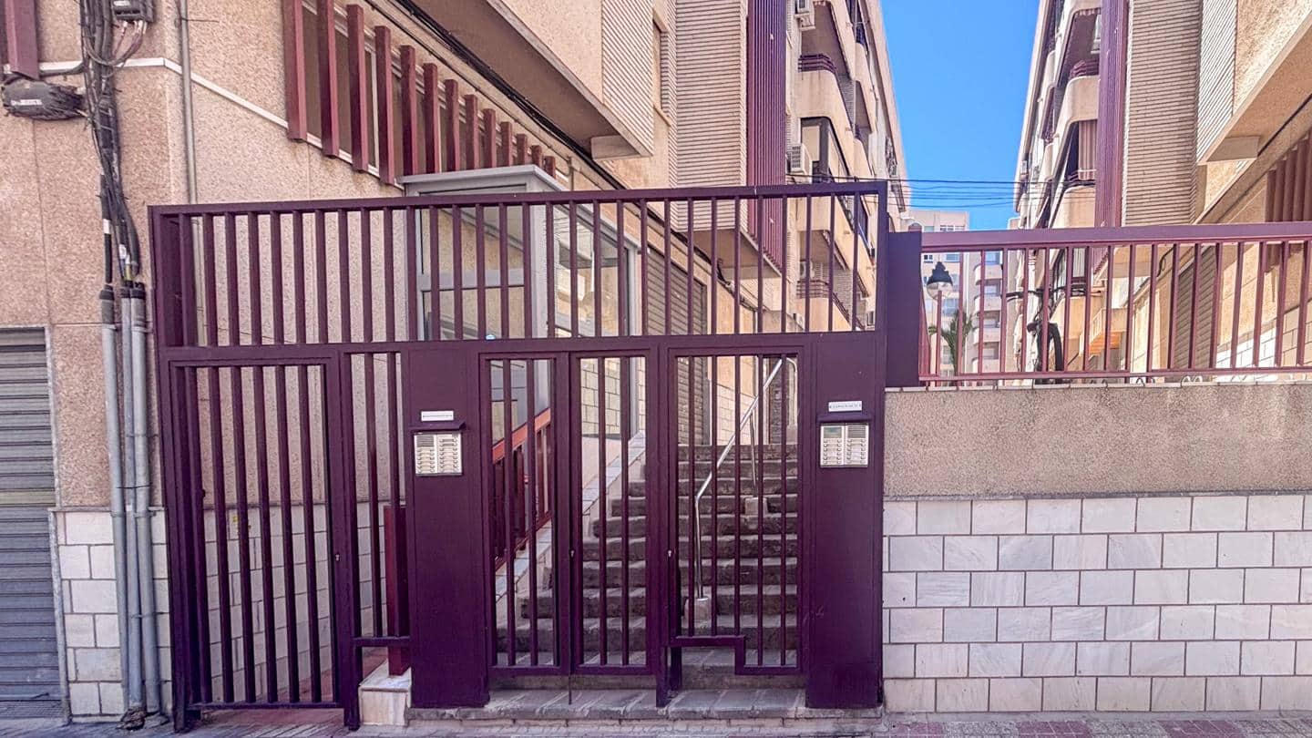 Piso de 2 habitaciones en Santa Pola en venta - 169.000 € (Ref: 9865943)